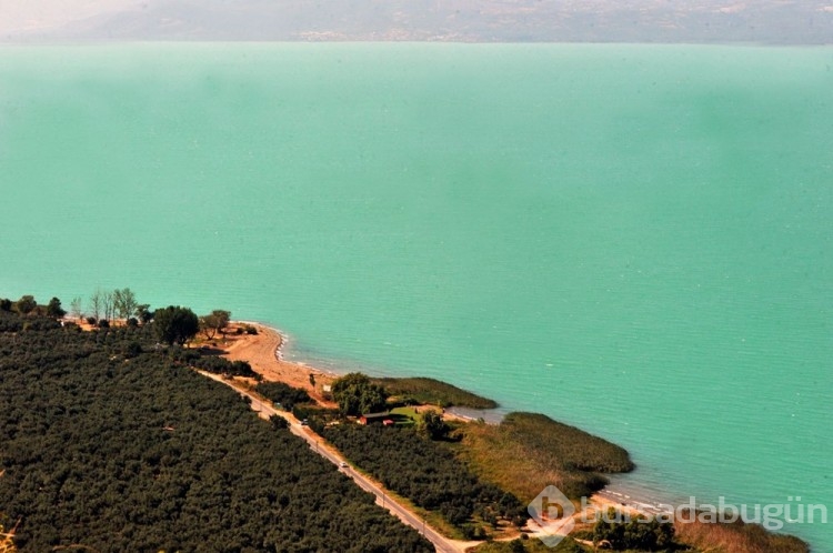 İznik Gölü'nün rengi turkuaza döndü