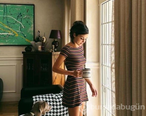 Hande Erçel lüks evinde poz verdi