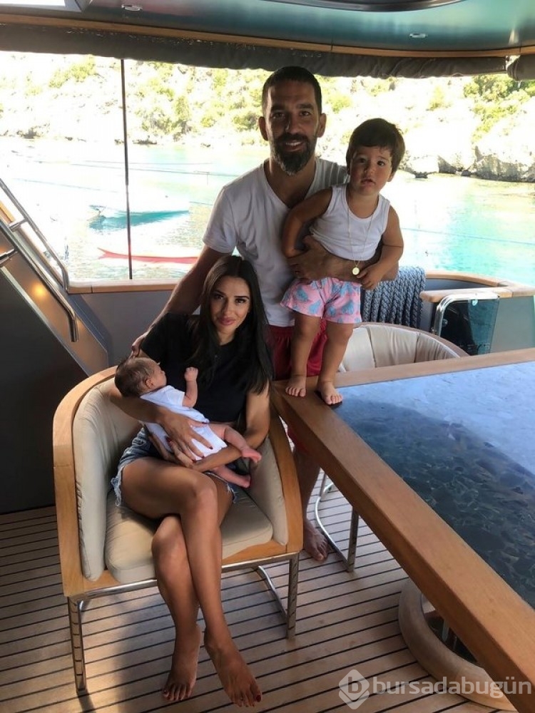 Arda Turan ve eşinden üzücü haber