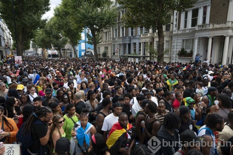 İngiltere'deki Notting Hill Karnavalı'nda renkli görüntütüler