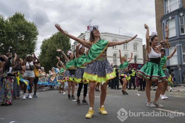 İngiltere'deki Notting Hill Karnavalı'nda renkli görüntütüler