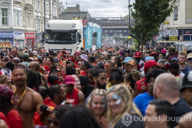 İngiltere'deki Notting Hill Karnavalı'nda renkli görüntütüler