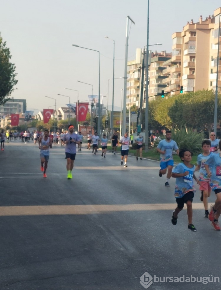Nilüfer Yarı Maratonundan renkli kareler