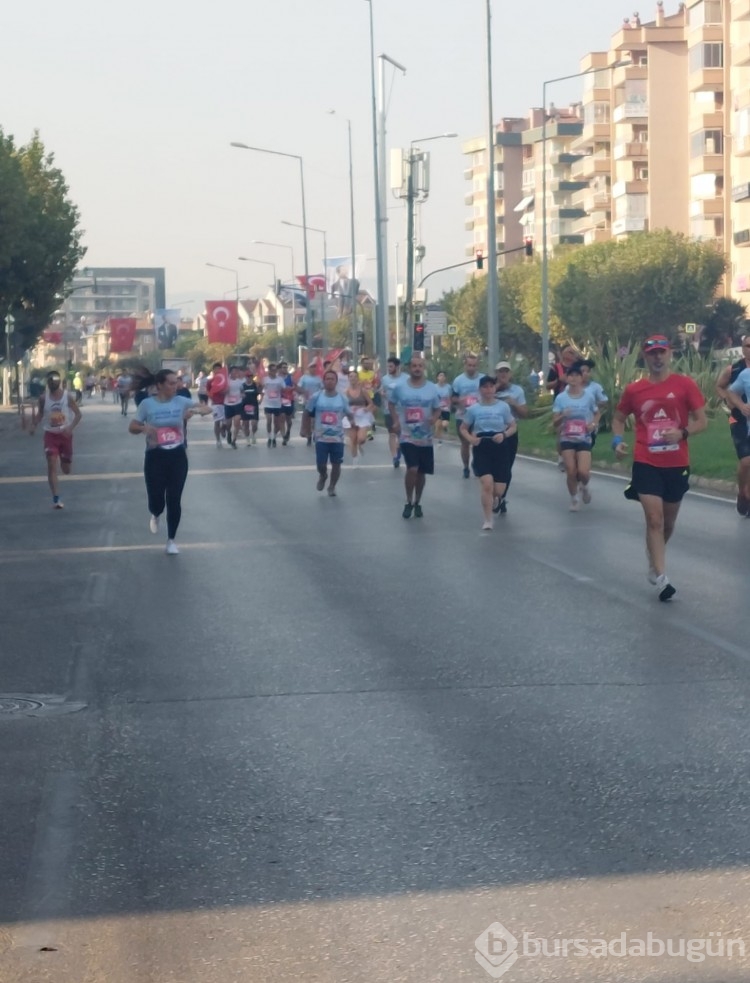 Nilüfer Yarı Maratonundan renkli kareler