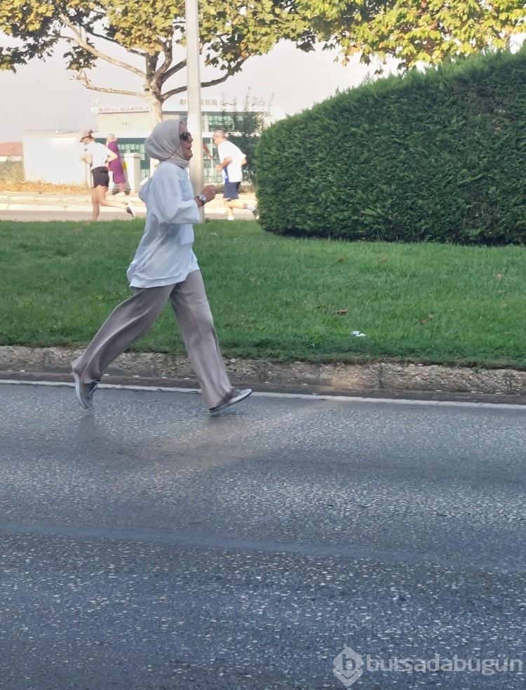 Nilüfer Yarı Maratonundan renkli kareler