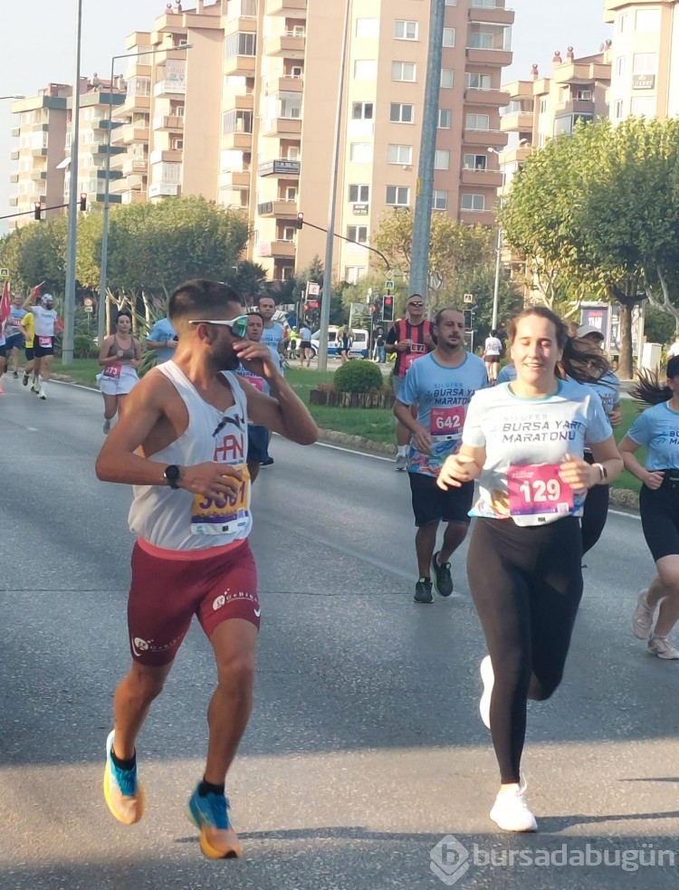 Nilüfer Yarı Maratonundan renkli kareler