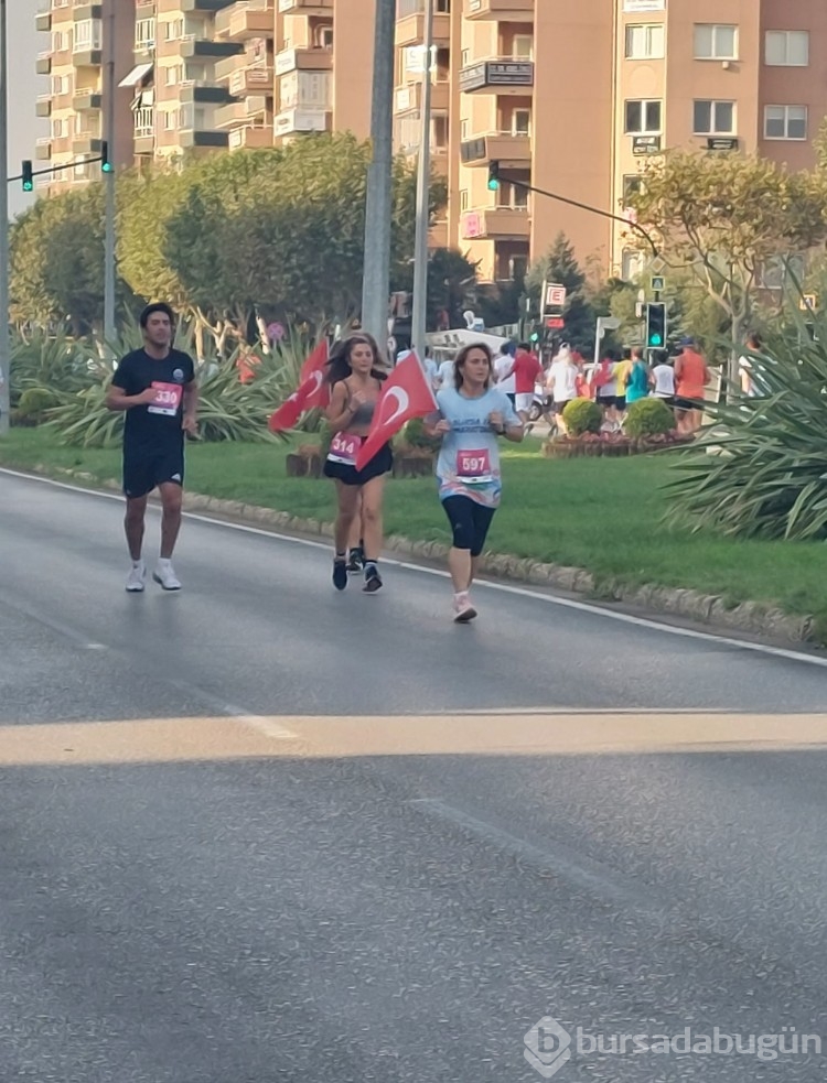 Nilüfer Yarı Maratonundan renkli kareler