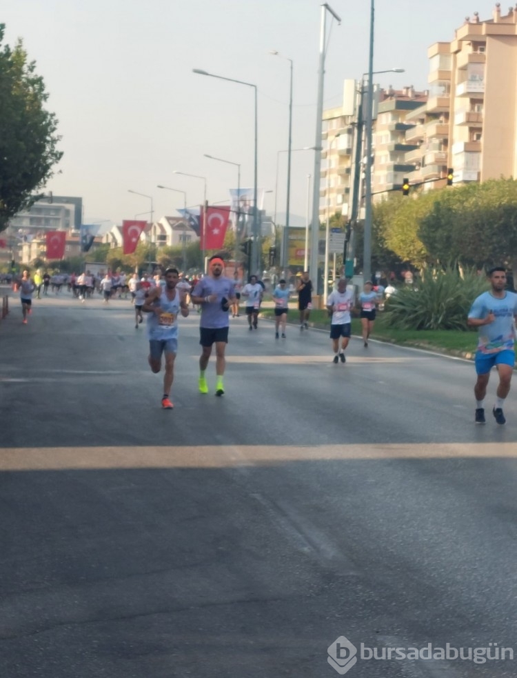 Nilüfer Yarı Maratonundan renkli kareler