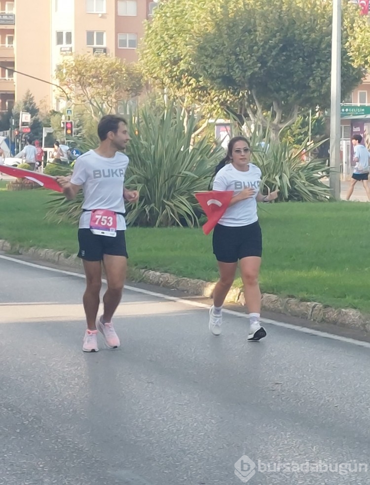 Nilüfer Yarı Maratonundan renkli kareler