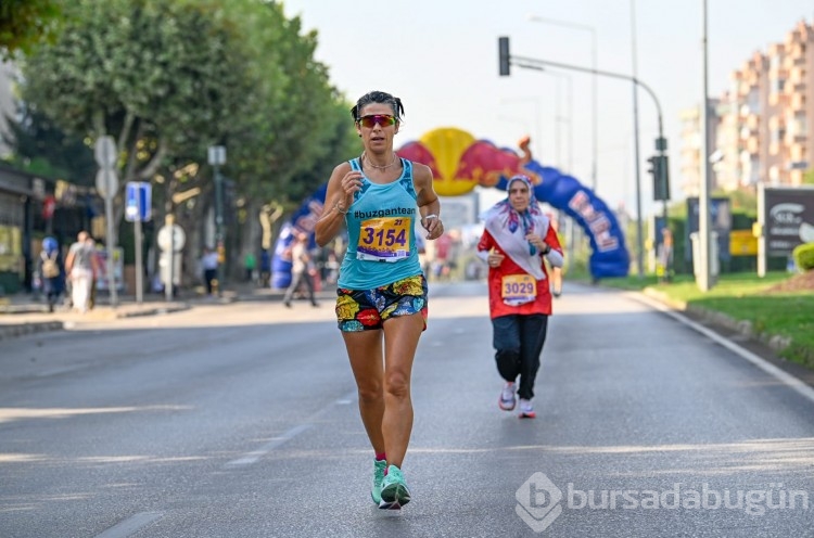 Nilüfer Yarı Maratonundan renkli kareler