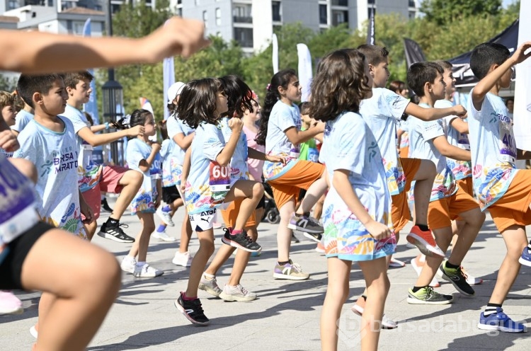 Nilüfer Yarı Maratonundan renkli kareler
