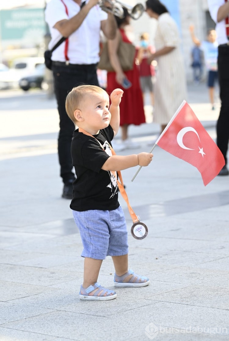 Nilüfer Yarı Maratonundan renkli kareler