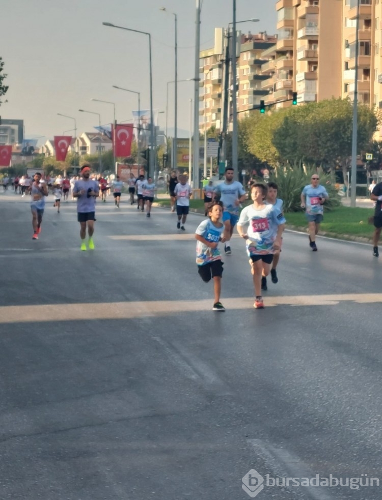 Nilüfer Yarı Maratonundan renkli kareler