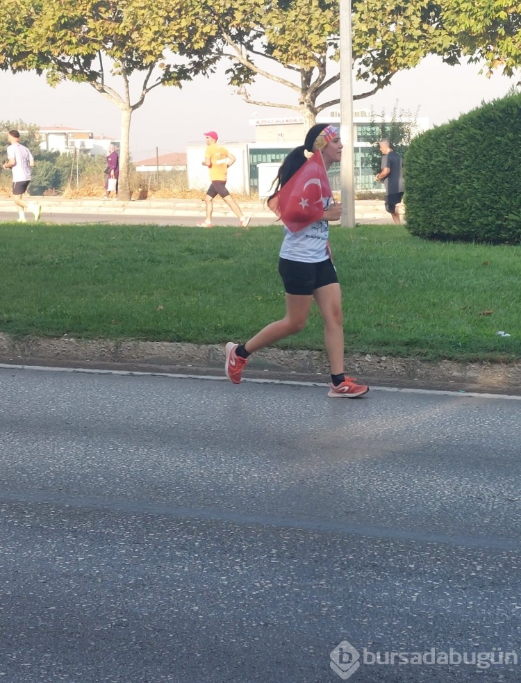 Nilüfer Yarı Maratonundan renkli kareler