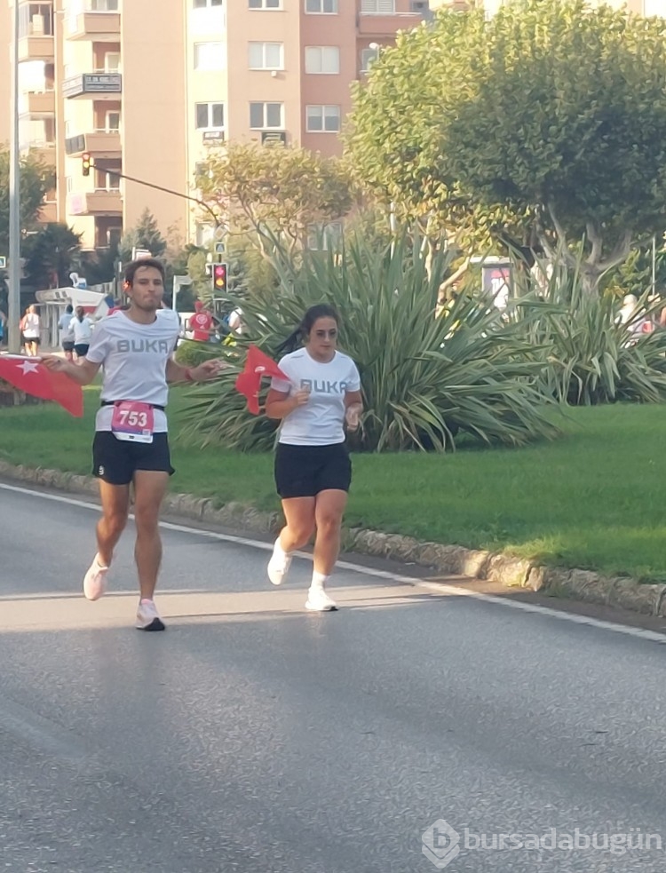 Nilüfer Yarı Maratonundan renkli kareler