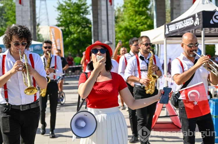 Nilüfer Yarı Maratonundan renkli kareler