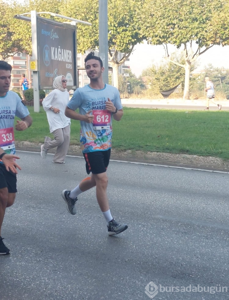 Nilüfer Yarı Maratonundan renkli kareler