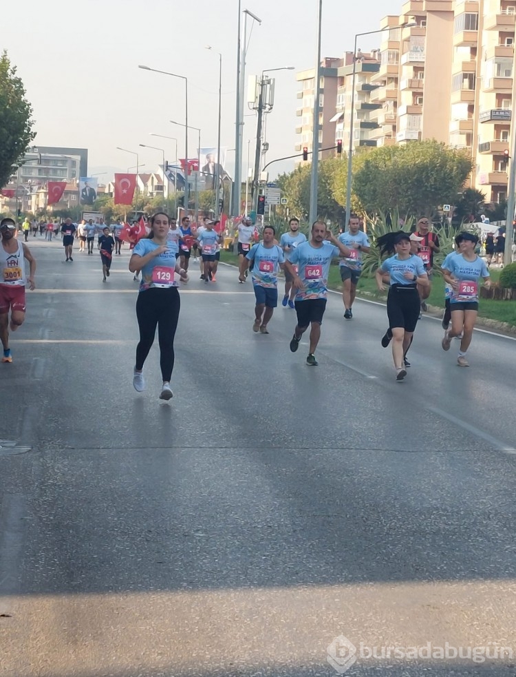 Nilüfer Yarı Maratonundan renkli kareler
