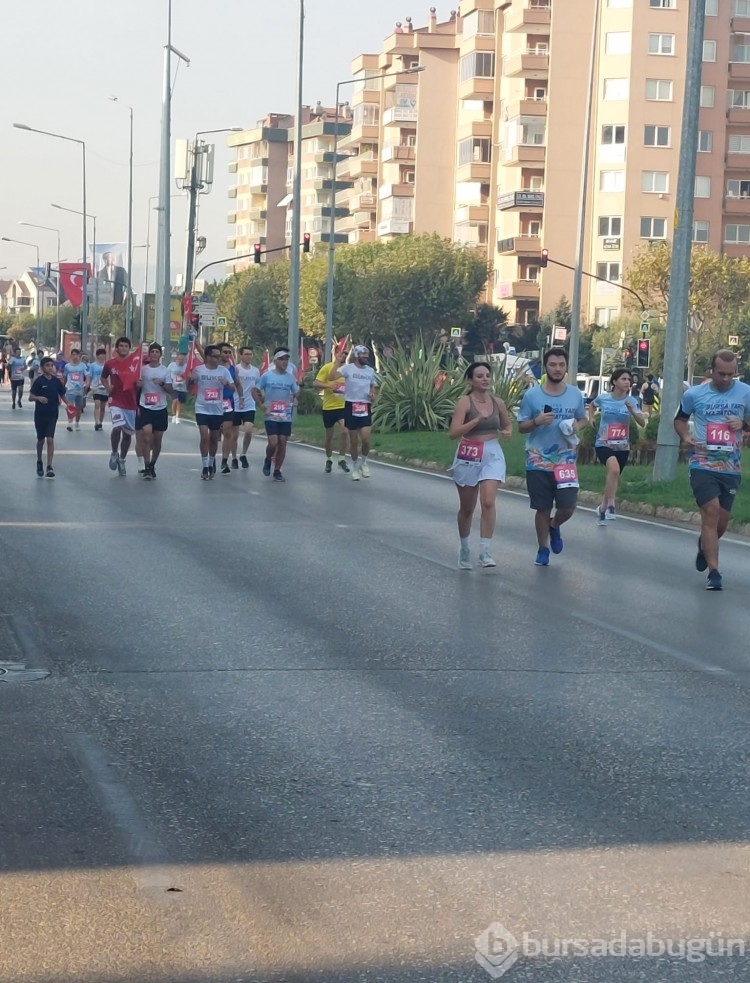 Nilüfer Yarı Maratonundan renkli kareler
