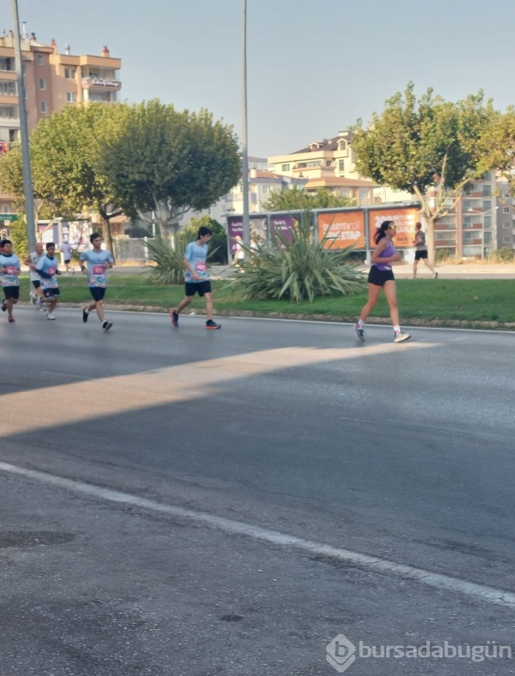 Nilüfer Yarı Maratonundan renkli kareler