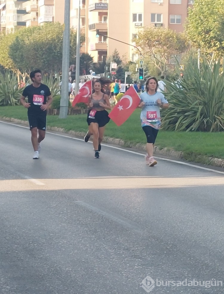 Nilüfer Yarı Maratonundan renkli kareler