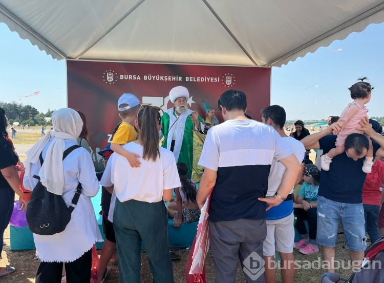 30 Ağustos Zafer bayramında miniklere uçurtma şenliği