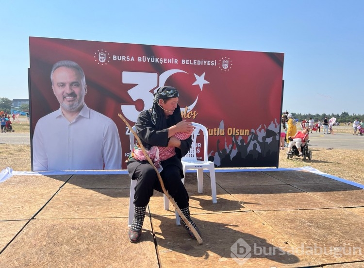 30 Ağustos Zafer bayramında miniklere uçurtma şenliği