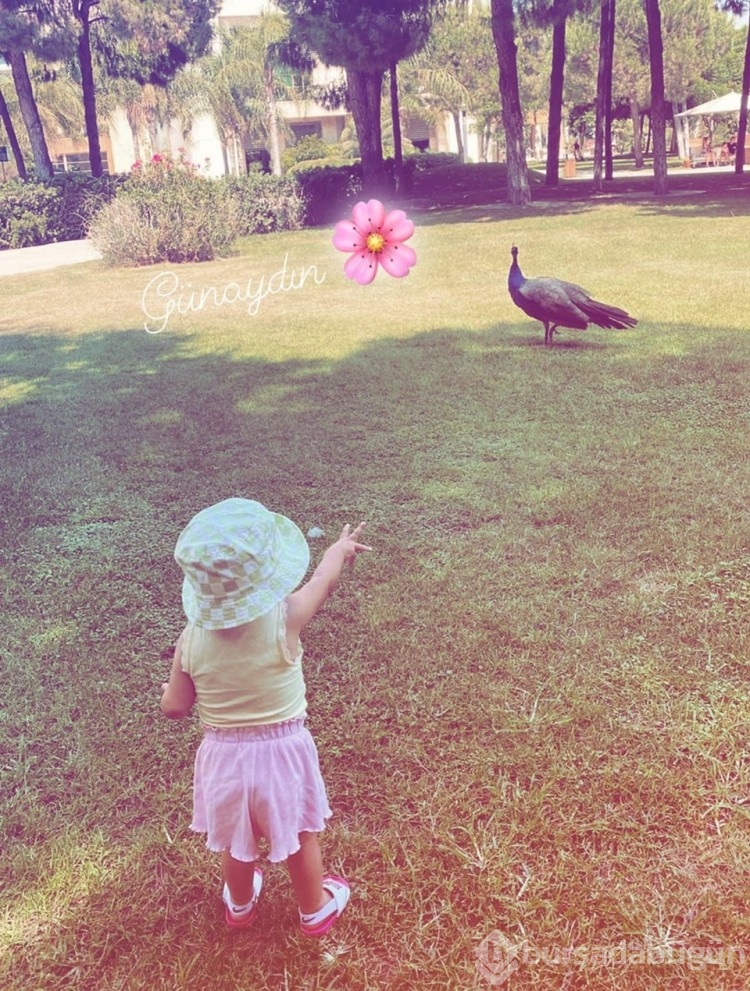 Sinem Kobal ilk kez kızı Leyla'yı paylaştı