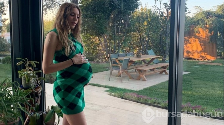Sinem Kobal ilk kez kızı Leyla'yı paylaştı