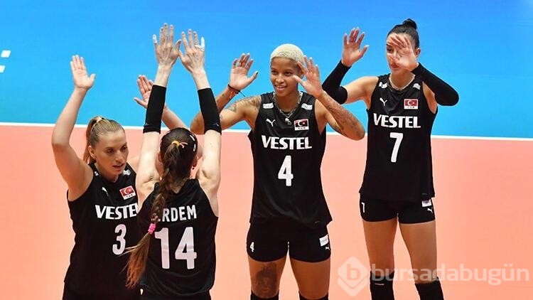 Polonyalı voleybolcular Melissa Vargas'ın elini sıkmadı