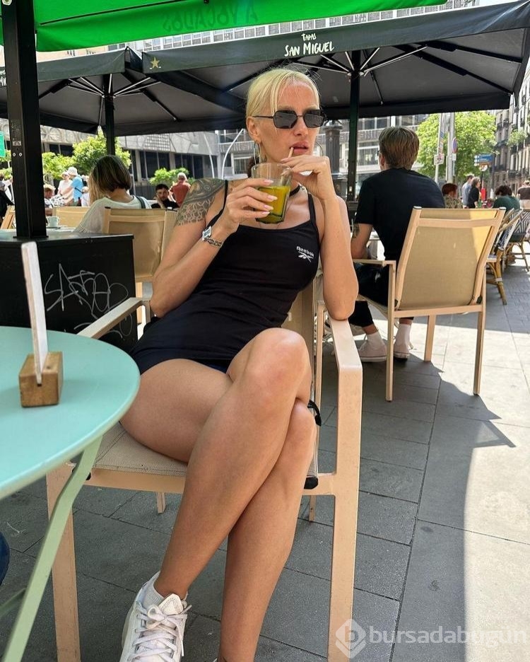 Didem Soydan bikinisini sokak ortasında düzeltti