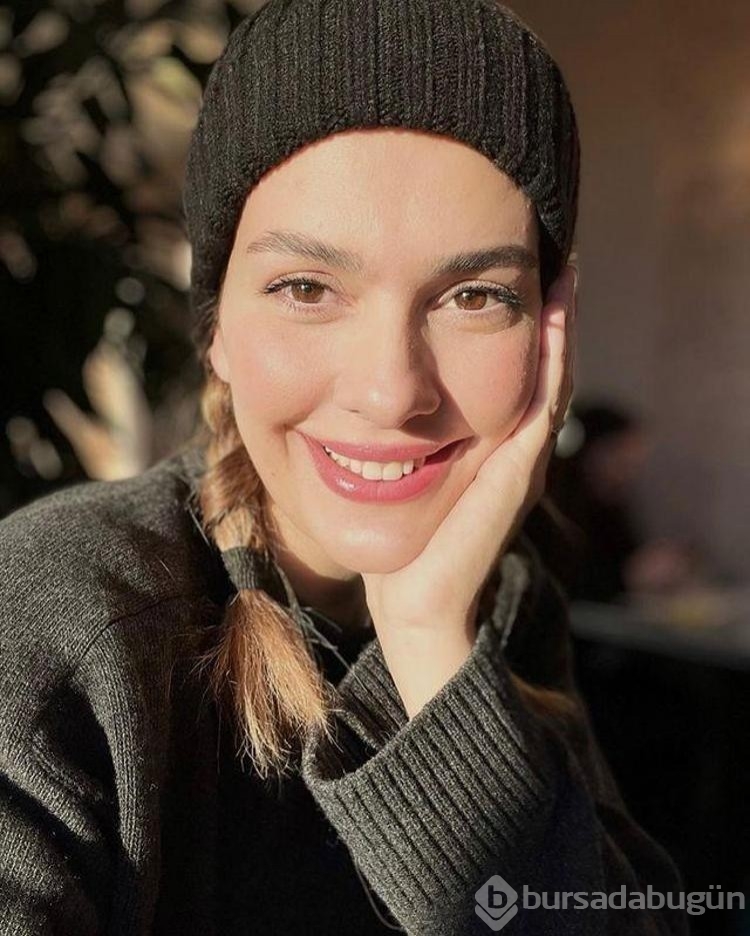 Bergüzar Korel beyaz bikinili pozunu paylaştı
