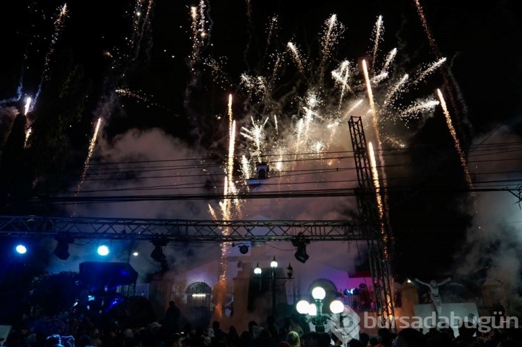 El Salvador'da La Recuerda Festivali ateşli bezlerle kutlandı