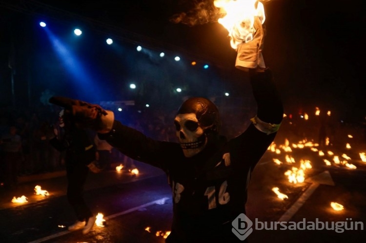 El Salvador'da La Recuerda Festivali ateşli bezlerle kutlandı