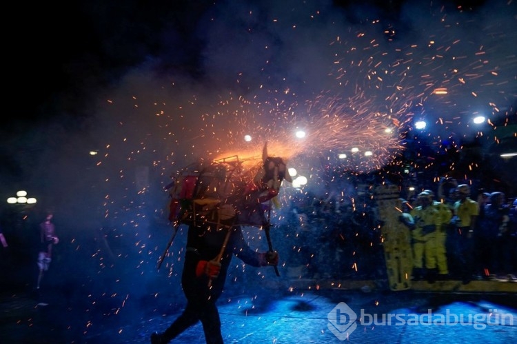 El Salvador'da La Recuerda Festivali ateşli bezlerle kutlandı