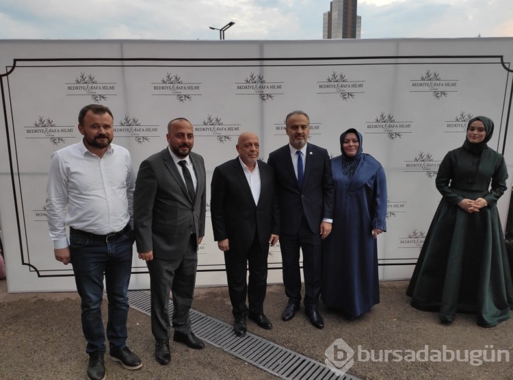 Alinur Aktaş ve ailesinin mutlu günü
