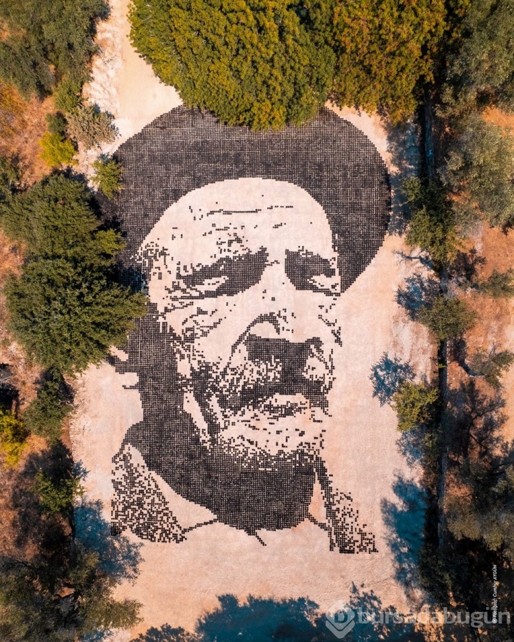Aşık Veysel'in vefatının 50. yılında Bodrum'da dev portresi yapıldı
