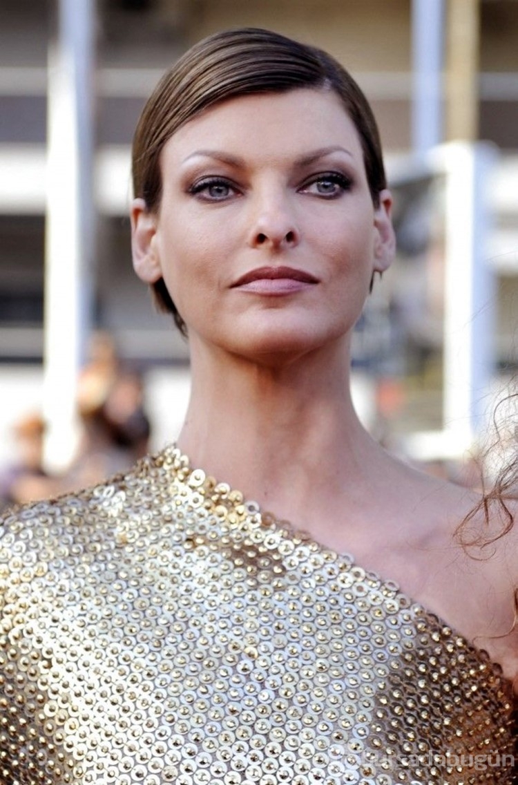 Linda Evangelista kanserle mücadele ettiğini açıkladı