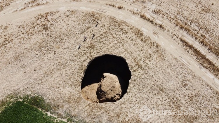 Konya'da 70 metre derinliğinde obruk oluştu