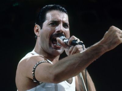 Freddie Mercury'nin piyanosu 2 milyon dolara satıldı