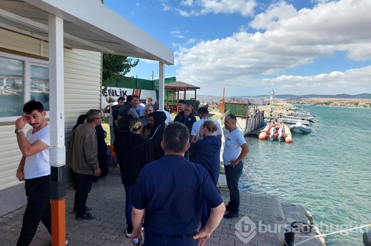 Şişme botla sürüklenen 4 kişi, 13,5 saat sonra kurtarıldı
