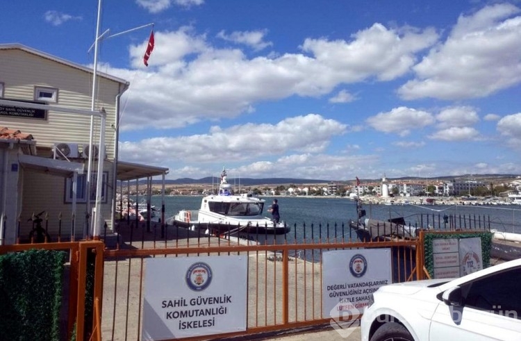 Şişme botla sürüklenen 4 kişi, 13,5 saat sonra kurtarıldı