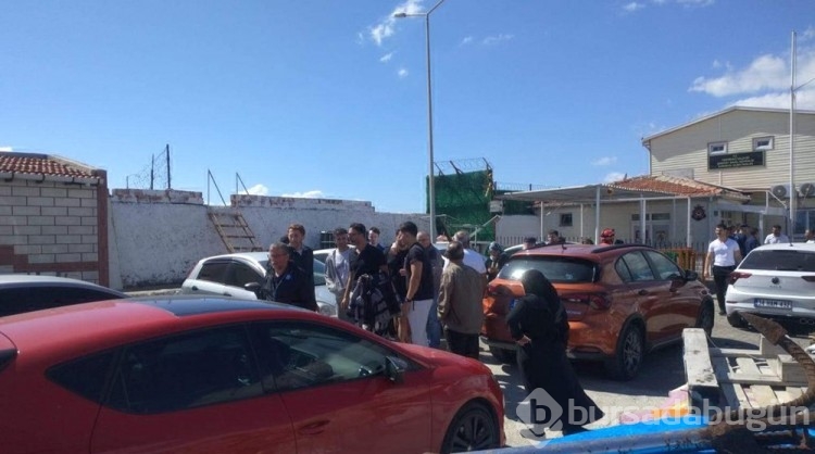 Şişme botla sürüklenen 4 kişi, 13,5 saat sonra kurtarıldı