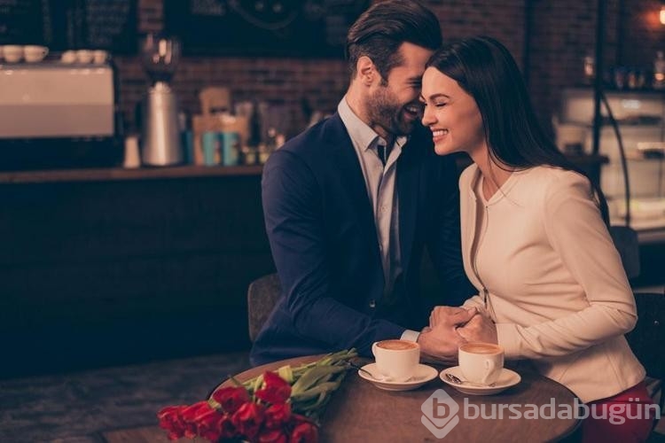 İlk buluşmada size yardımcı olabilecek beden dili hareketleri 