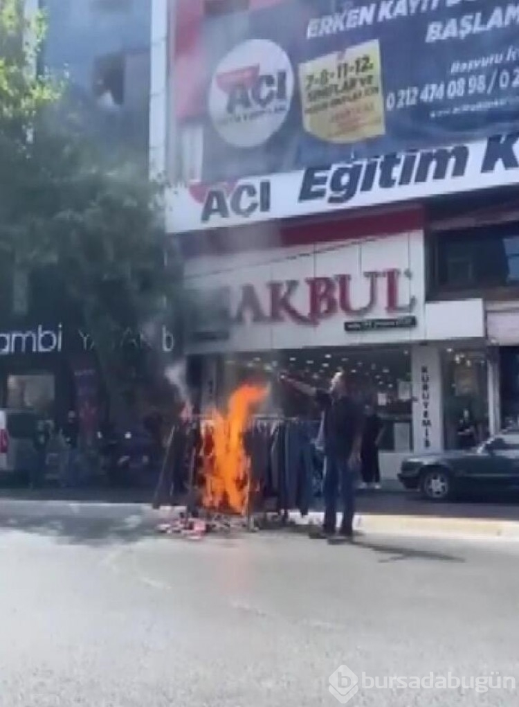Bağcılar'da iş hanının ortak alanında satış yaptı çıkarılmak istenince cadde ortasında ürünlerini yaktı