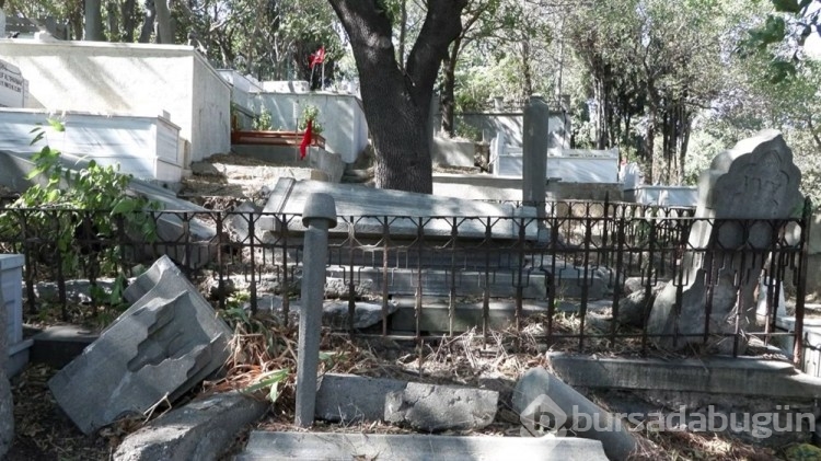 İstanbul'un tarihi mezarlığında defineci talanı iddiası