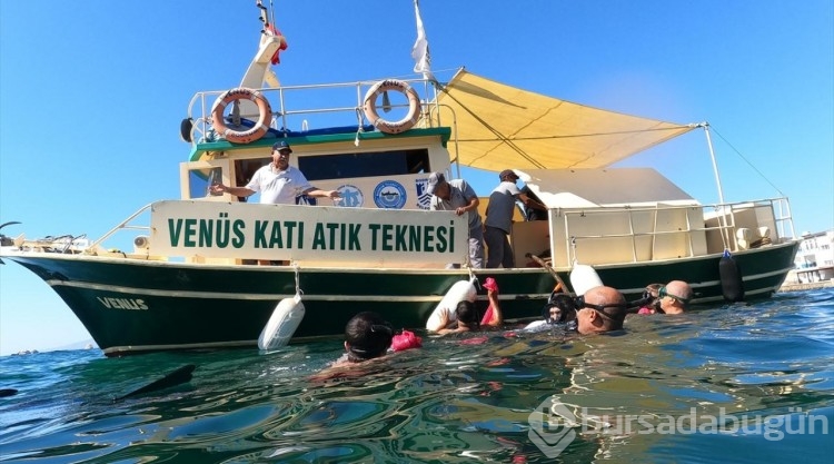 Bodrum'da sezonun son deniz dibi temizliğinde 200 kilogram atık çıkarıldı