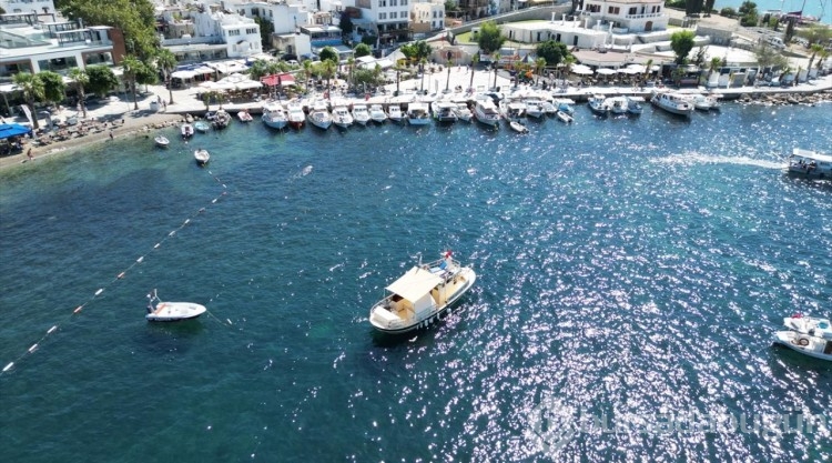 Bodrum'da sezonun son deniz dibi temizliğinde 200 kilogram atık çıkarıldı