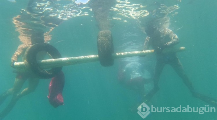 Bodrum'da sezonun son deniz dibi temizliğinde 200 kilogram atık çıkarıldı