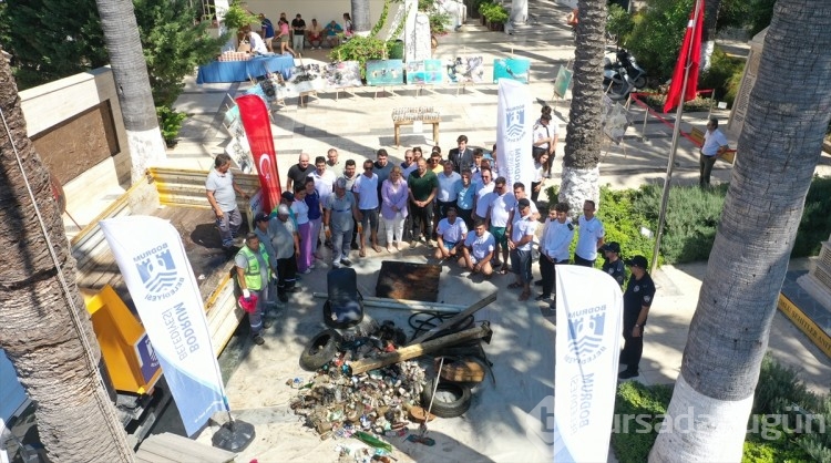Bodrum'da sezonun son deniz dibi temizliğinde 200 kilogram atık çıkarıldı